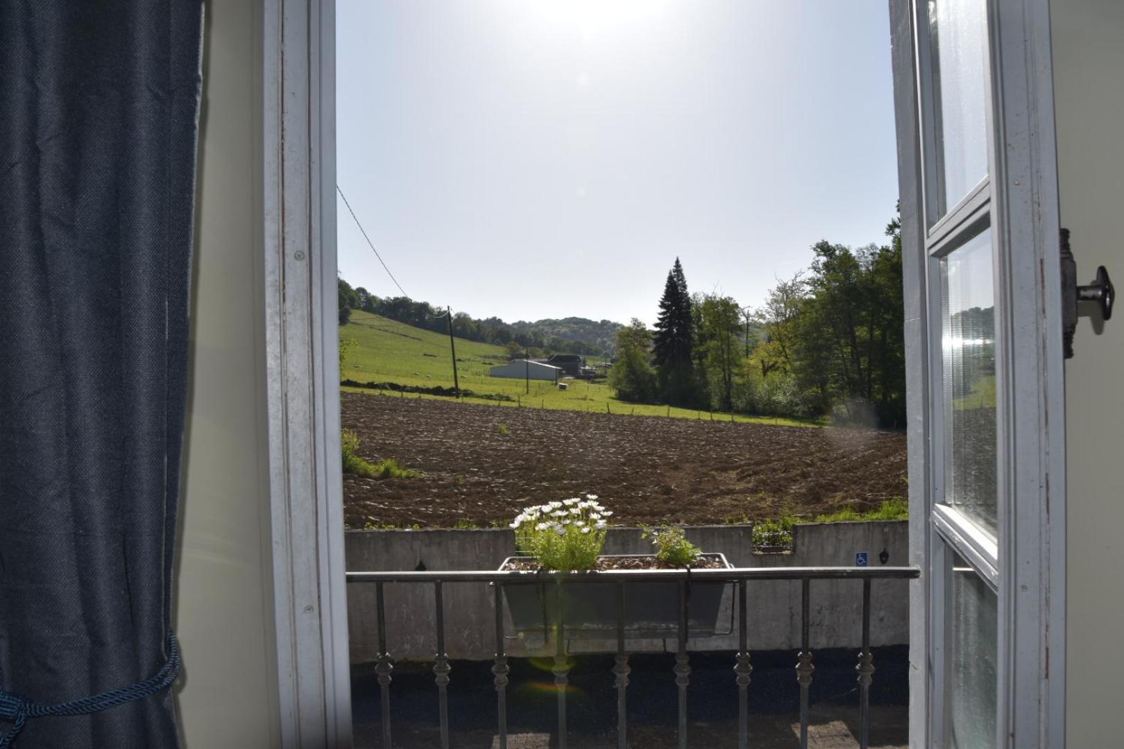 Chateau Roquehort Avec Ev Recharge Point 22Kw Monein Exterior photo