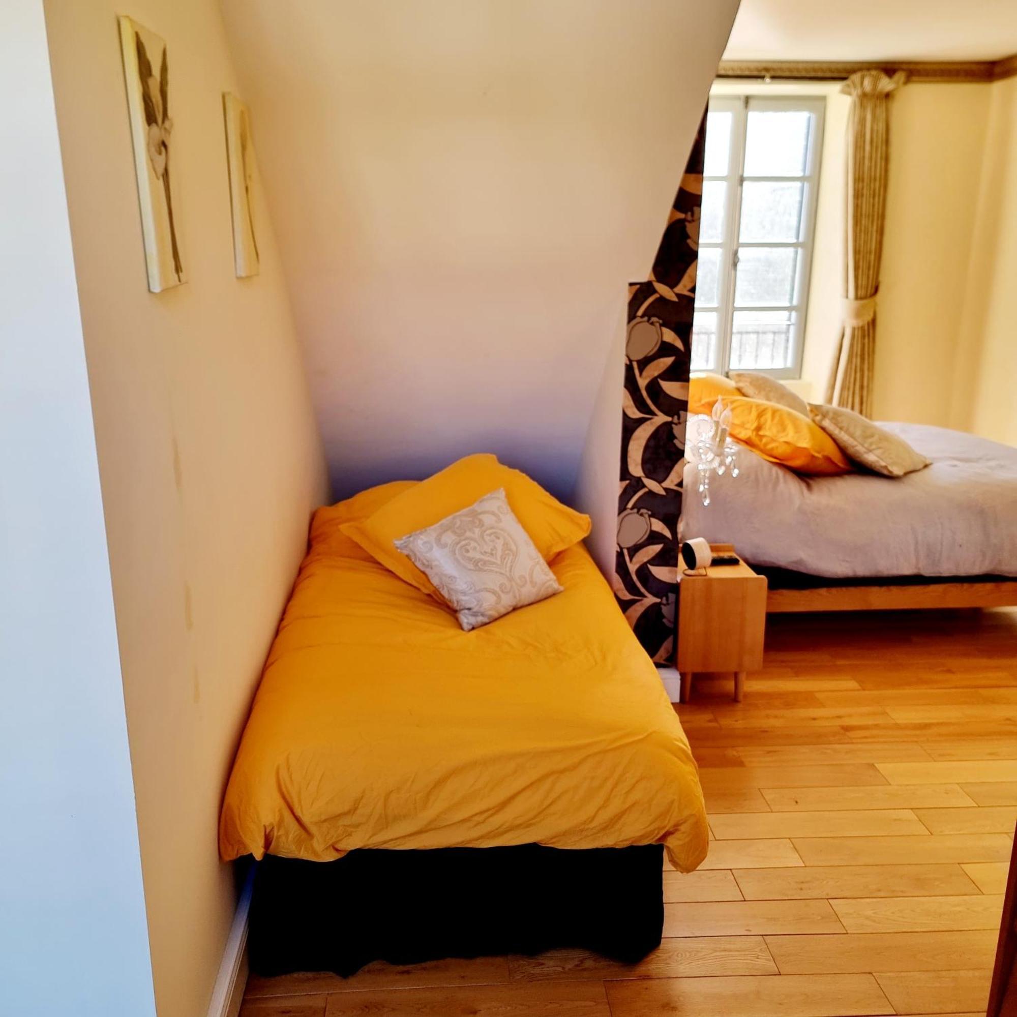 Chateau Roquehort Avec Ev Recharge Point 22Kw Monein Room photo